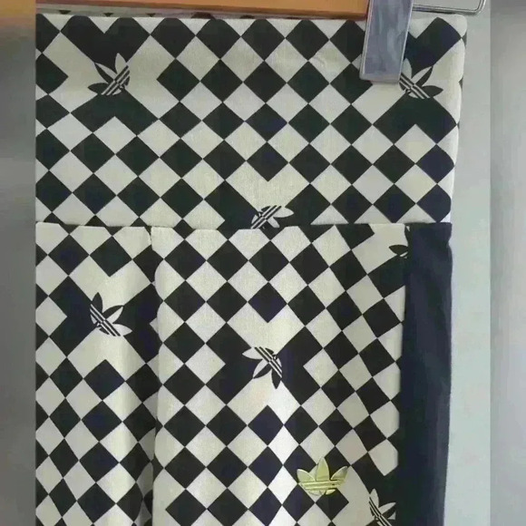 ADIDAS | Women's Off-White/Black  Checkered Ski Chic Stirrup Leggings - Picture 6 of 9